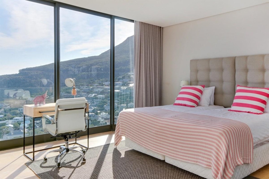 To Let 6 Bedroom Property for Rent in Llandudno Western Cape